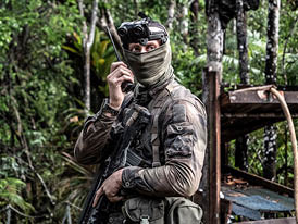 Des personnels du 9 RIMa passe le stage d'une semaine pour intégrée la section de recherche et d'action en jungle  