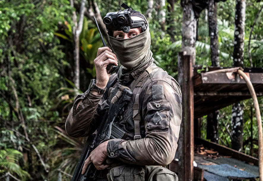 Des personnels du 9 RIMa passe le stage d'une semaine pour intégrée la section de recherche et d'action en jungle  