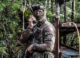 Des personnels du 9 RIMa passe le stage d'une semaine pour intégrée la section de recherche et d'action en jungle  