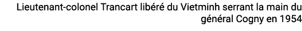 Lieutenant-colonel Trancart lib r du Vietminh serrant la main du g n ral Cogny en 1954