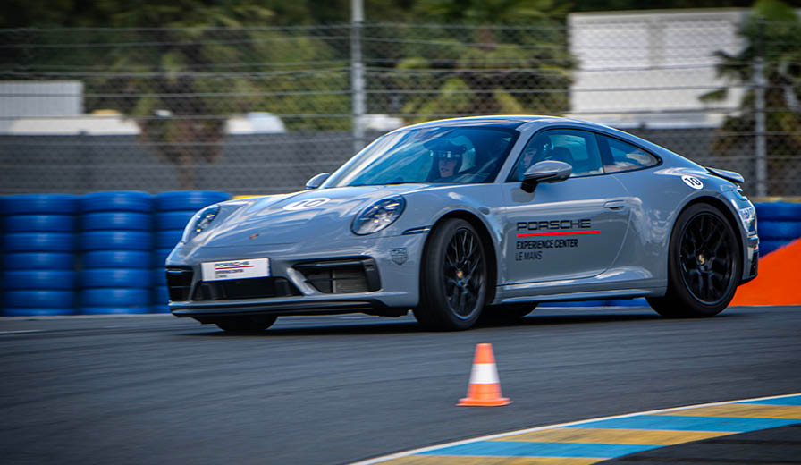 Le 2e R giment d'Infanterie de Marine (2eRIMa), est une unit de l'arm e de terre. Seul   porter 16 faits d'armes sur son drapeau, fond e en 1831 par le cardinal de Richelieu, il fait partie de la 9e brigade d'infanterie de marine de la 1er division, sa devise fid lit  et honneur, sur terre et sur mer 