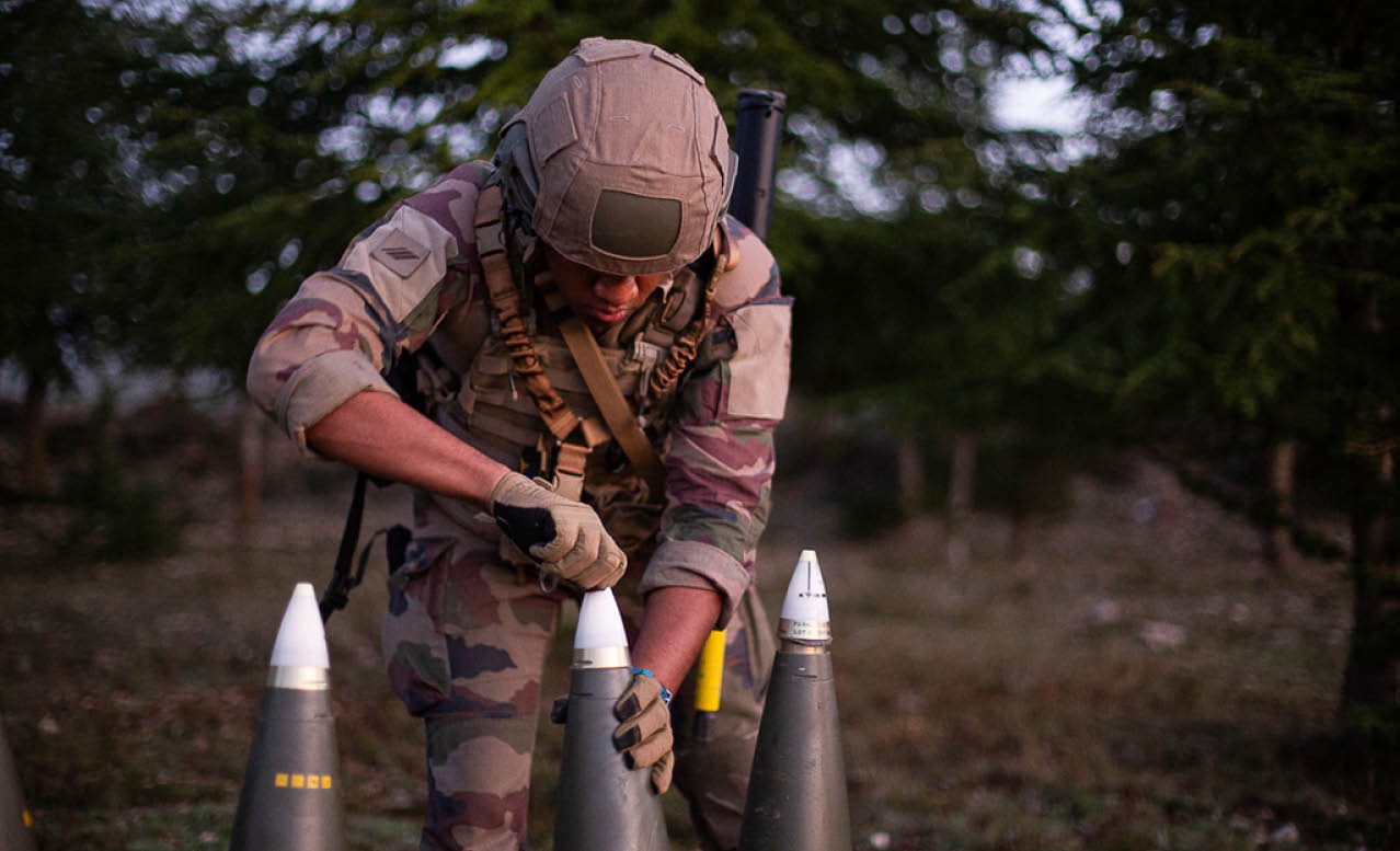 Du 23 octobre au 11 Novembre 2024, les canons dus du 3e RAMa ont grond s sur le plateau de Canjuers pendant TEMARA, un exercice de pr paration op rationnelle. De la Logistique aux pieces, ce reportage suit chaques etapes de la chaine d'artillerie.