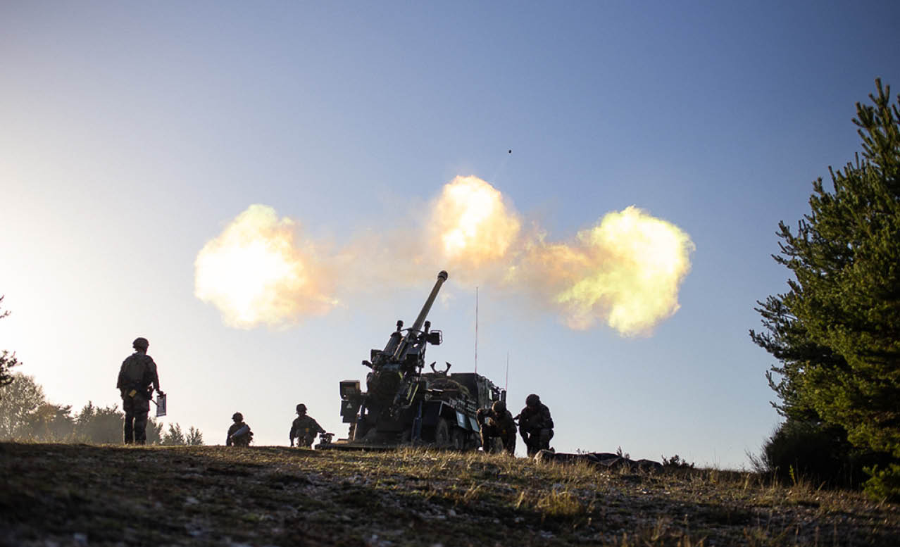 Du 23 octobre au 11 Novembre 2024, les canons dus du 3e RAMa ont grond s sur le plateau de Canjuers pendant TEMARA, un exercice de pr paration op rationnelle. De la Logistique aux pieces, ce reportage suit chaques etapes de la chaine d'artillerie.