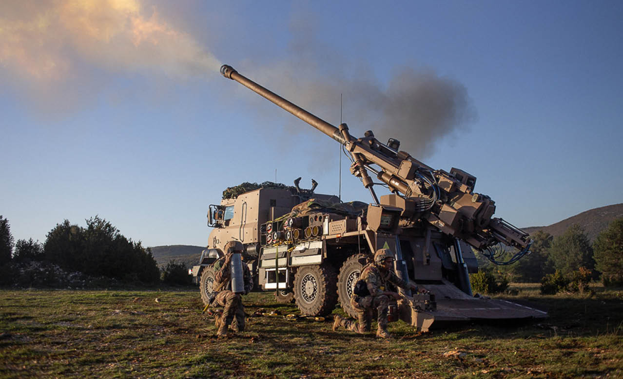 Du 23 octobre au 11 Novembre 2024, les canons dus du 3e RAMa ont grond s sur le plateau de Canjuers pendant TEMARA, un exercice de pr paration op rationnelle. De la Logistique aux pieces, ce reportage suit chaques etapes de la chaine d'artillerie.