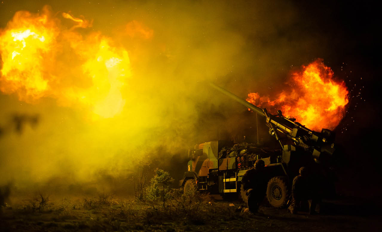Du 23 octobre au 11 Novembre 2024, les canons dus du 3e RAMa ont grond s sur le plateau de Canjuers pendant TEMARA, un exercice de pr paration op rationnelle. De la Logistique aux pieces, ce reportage suit chaques etapes de la chaine d'artillerie.