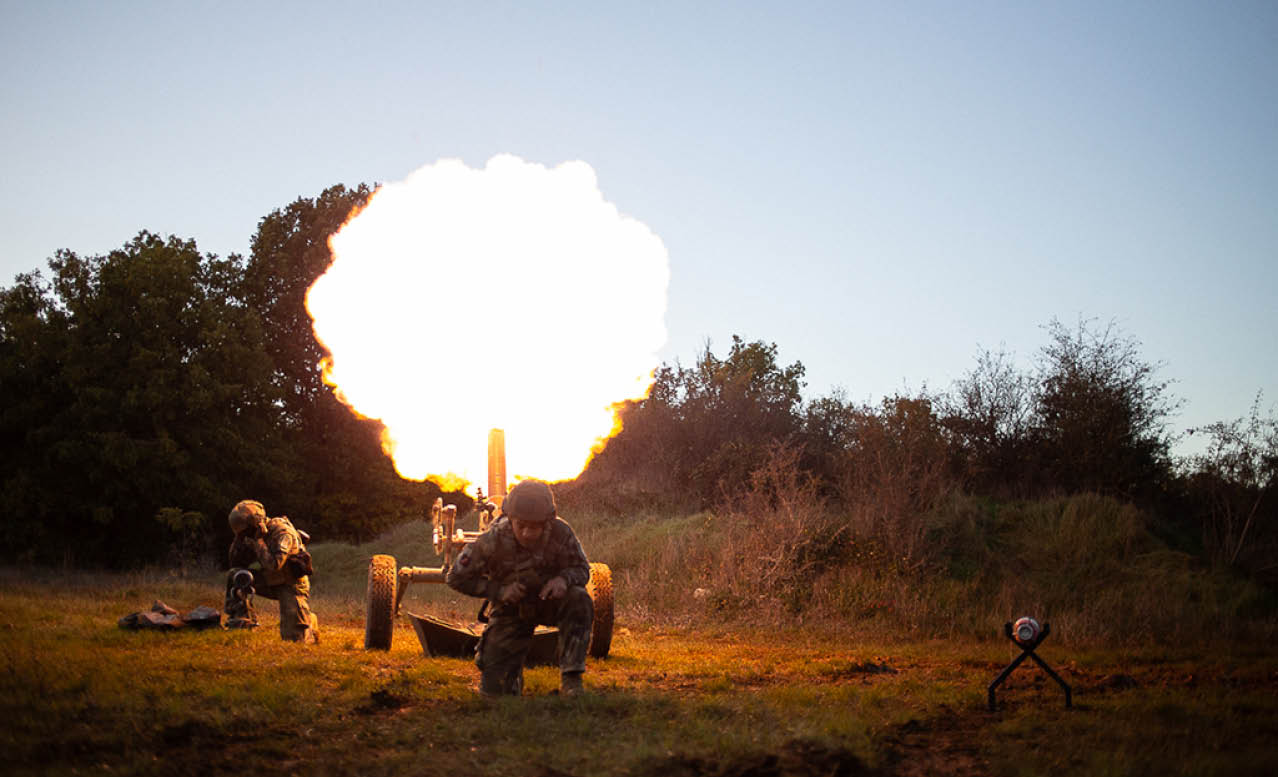 Du 23 octobre au 11 Novembre 2024, les canons dus du 3e RAMa ont grond s sur le plateau de Canjuers pendant TEMARA, un exercice de pr paration op rationnelle. De la Logistique aux pieces, ce reportage suit chaques etapes de la chaine d'artillerie.