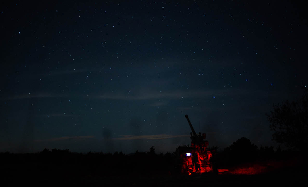 Du 23 octobre au 11 Novembre 2024, les canons dus du 3e RAMa ont grond s sur le plateau de Canjuers pendant TEMARA, un exercice de pr paration op rationnelle. De la Logistique aux pieces, ce reportage suit chaques etapes de la chaine d'artillerie.