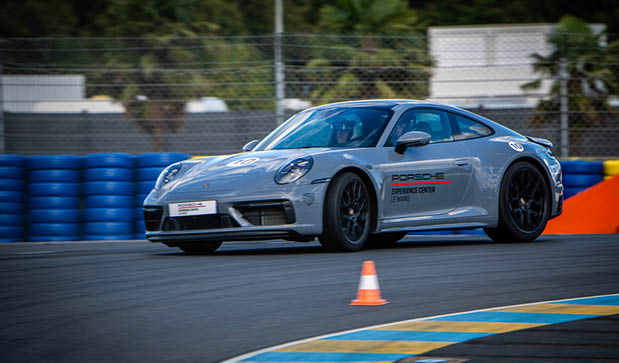 Le 2e R giment d'Infanterie de Marine (2eRIMa), est une unit de l'arm e de terre. Seul   porter 16 faits d'armes sur son drapeau, fond e en 1831 par le cardinal de Richelieu, il fait partie de la 9e brigade d'infanterie de marine de la 1er division, sa devise fid lit  et honneur, sur terre et sur mer 