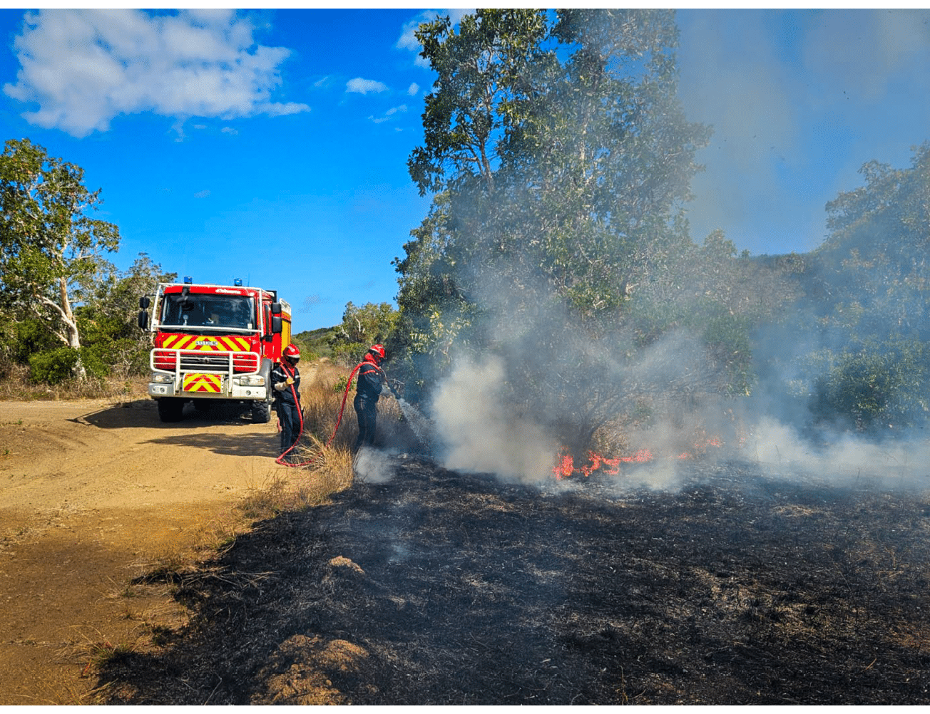 Intervention des pompiers du RSMA-NC, cadres et volontaires, sur les feux de for t entre Koumac et Paagoum ne les 18 et 19 octobre 2024