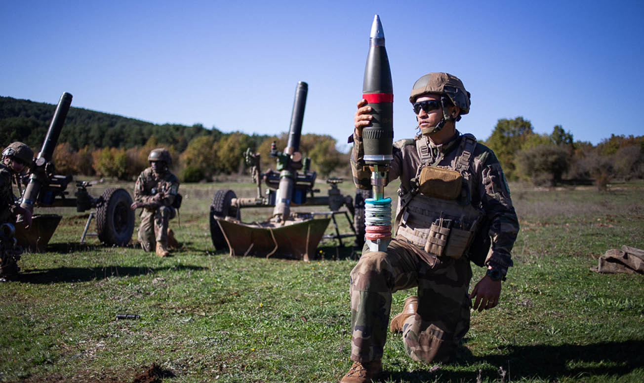 Du 23 octobre au 11 Novembre 2024, les canons dus du 3e RAMa ont grond s sur le plateau de Canjuers pendant TEMARA, un exercice de pr paration op rationnelle. De la Logistique aux pieces, ce reportage suit chaques etapes de la chaine d'artillerie.