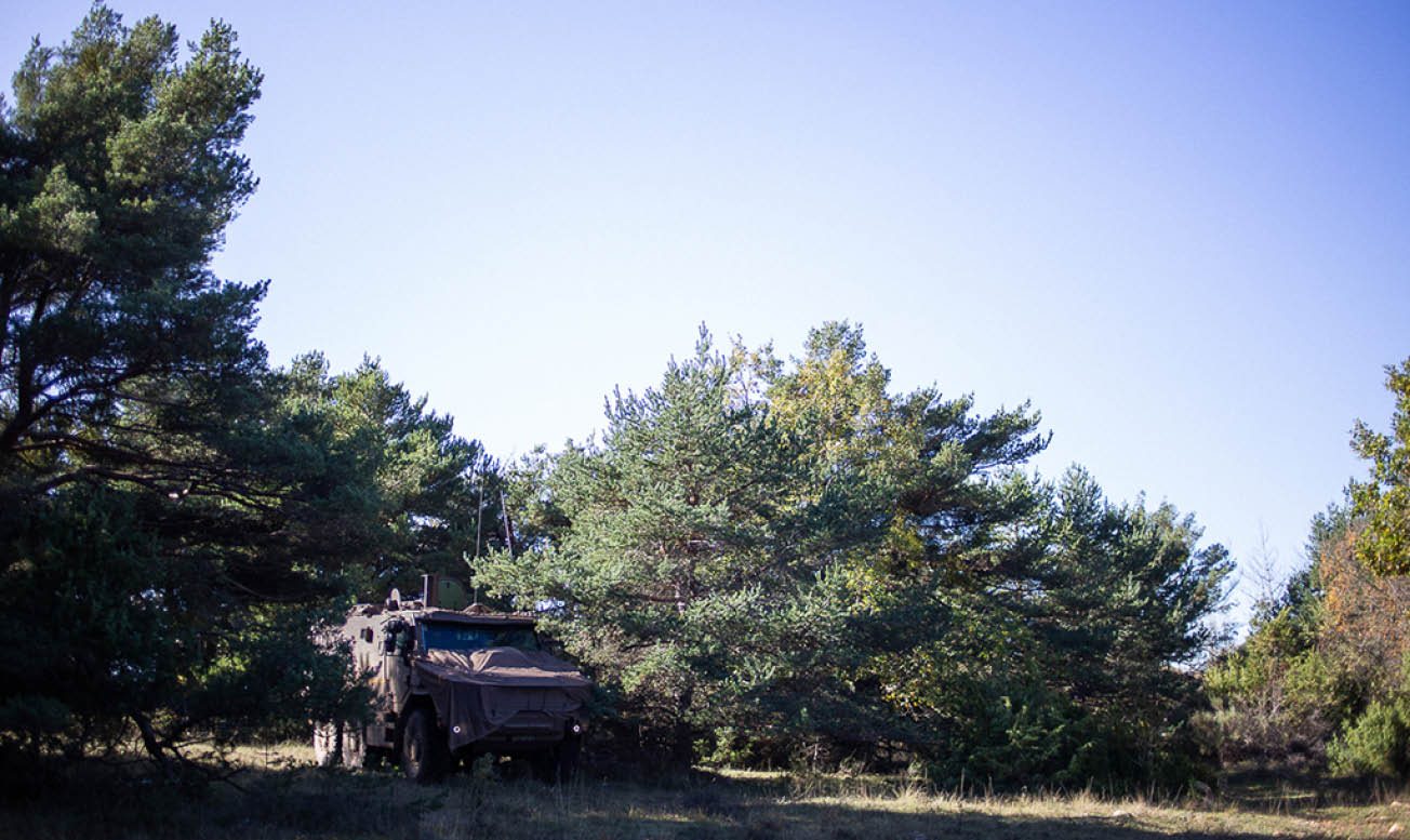 Du 23 octobre au 11 Novembre 2024, les canons dus du 3e RAMa ont grond s sur le plateau de Canjuers pendant TEMARA, un exercice de pr paration op rationnelle. De la Logistique aux pieces, ce reportage suit chaques etapes de la chaine d'artillerie.