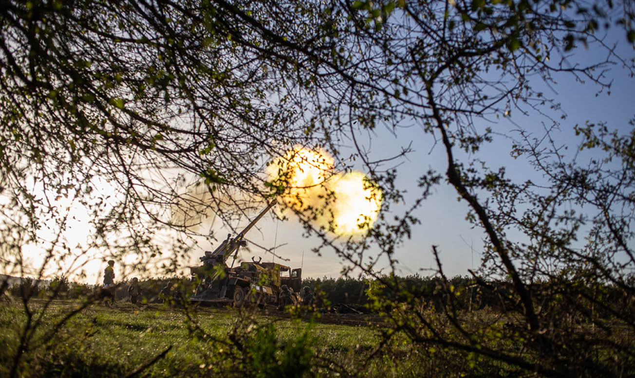 Du 23 octobre au 11 Novembre 2024, les canons dus du 3e RAMa ont grond s sur le plateau de Canjuers pendant TEMARA, un exercice de pr paration op rationnelle. De la Logistique aux pieces, ce reportage suit chaques etapes de la chaine d'artillerie.