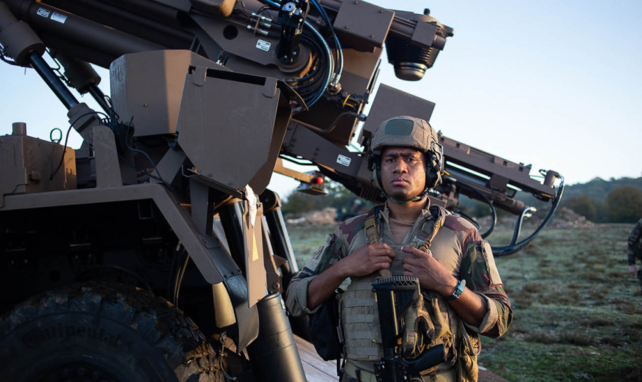 Du 23 octobre au 11 Novembre 2024, les canons dus du 3e RAMa ont grond s sur le plateau de Canjuers pendant TEMARA, un exercice de pr paration op rationnelle. De la Logistique aux pieces, ce reportage suit chaques etapes de la chaine d'artillerie.
