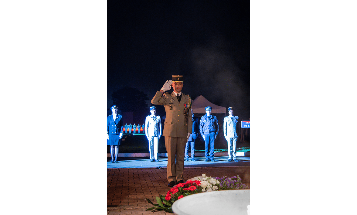 Le 2e R giment d'Infanterie de Marine (2eRIMa), est une unit de l'arm e de terre. Seul   porter 16 faits d'armes sur son drapeau, fond e en 1831 par le cardinal de Richelieu, il fait partie de la 9e brigade d'infanterie de marine de la 1er division, sa devise fid lit  et honneur, sur terre et sur mer 