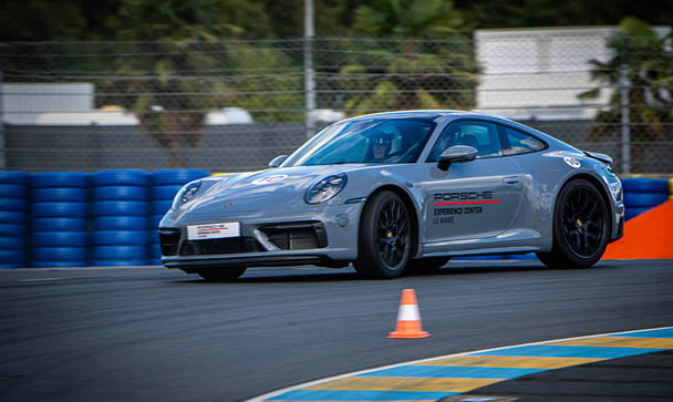 Le 2e R giment d'Infanterie de Marine (2eRIMa), est une unit de l'arm e de terre. Seul   porter 16 faits d'armes sur son drapeau, fond e en 1831 par le cardinal de Richelieu, il fait partie de la 9e brigade d'infanterie de marine de la 1er division, sa devise fid lit  et honneur, sur terre et sur mer 