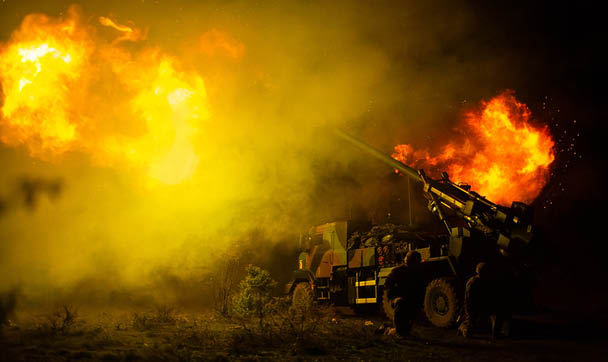 Du 23 octobre au 11 Novembre 2024, les canons dus du 3e RAMa ont grond s sur le plateau de Canjuers pendant TEMARA, un exercice de pr paration op rationnelle. De la Logistique aux pieces, ce reportage suit chaques etapes de la chaine d'artillerie.