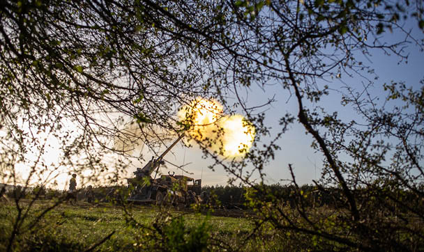 Du 23 octobre au 11 Novembre 2024, les canons dus du 3e RAMa ont grond s sur le plateau de Canjuers pendant TEMARA, un exercice de pr paration op rationnelle. De la Logistique aux pieces, ce reportage suit chaques etapes de la chaine d'artillerie.