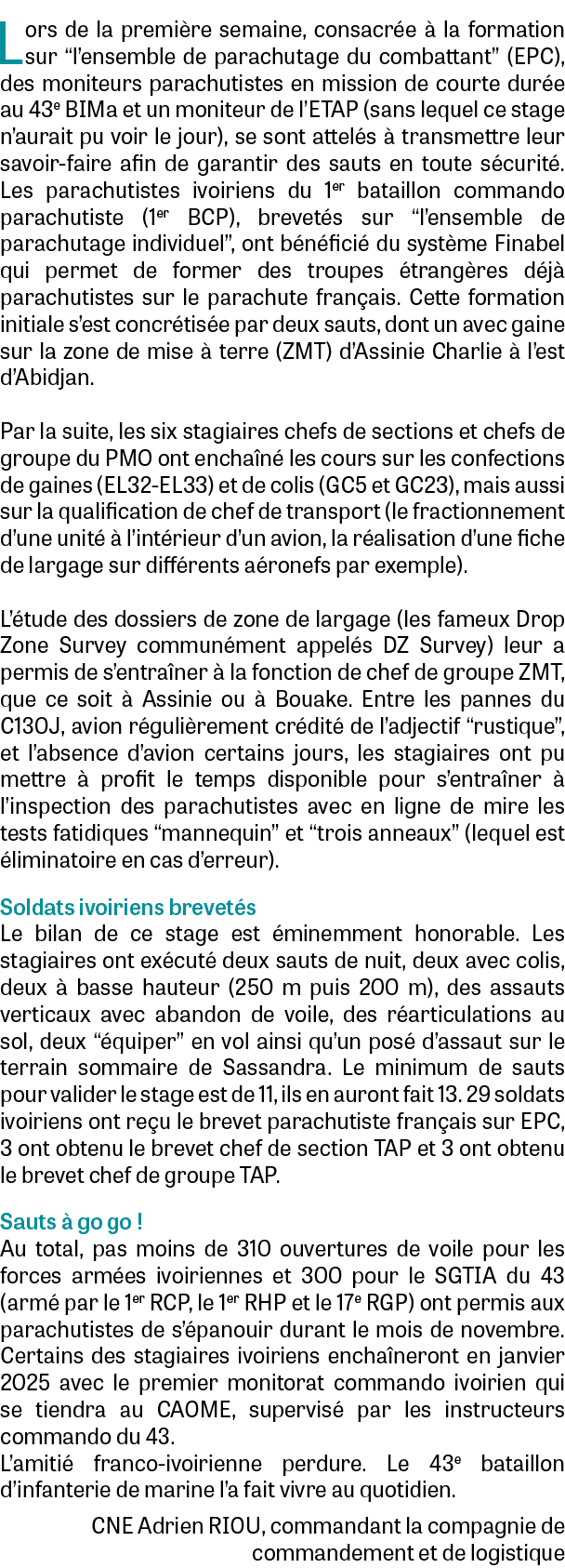 Lors de la premi re semaine, consacr e  la formation sur “l’ensemble de parachutage du combattant” (EPC), des monite...
