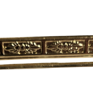 Broche dorée pour 2 médailles pendantes